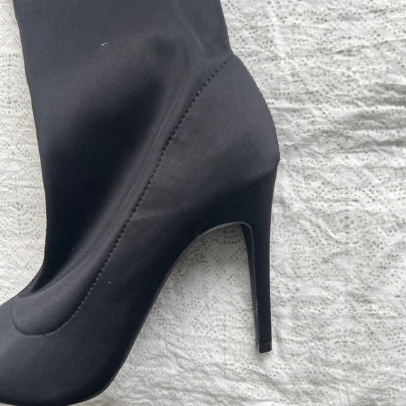 Forever 21/7.5 SIZE/BLACK/Water proof Peep Toe Boot - Picture 4 of 7